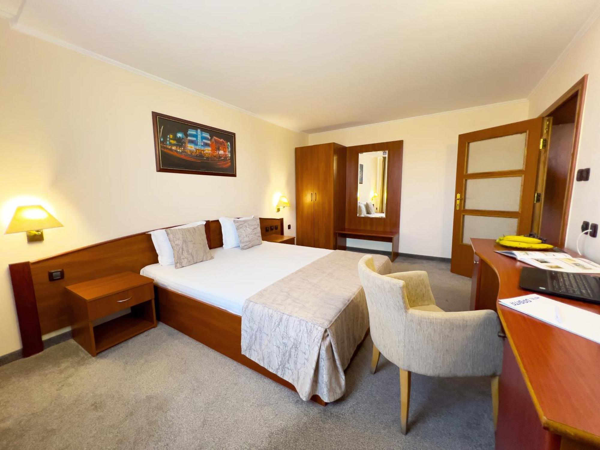 Hotel Orbita Варна Экстерьер фото